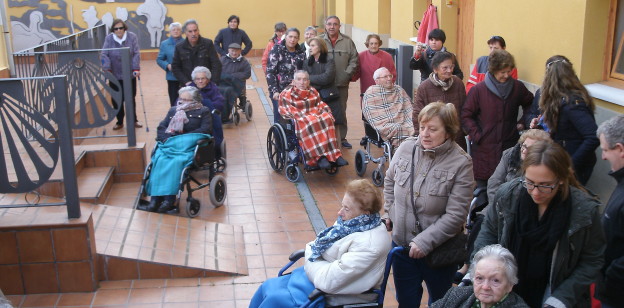 VISITA DE LOS RESIDENTES DEL CENTRO DE DÍA AL ALBERGUE